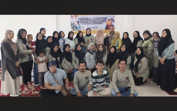 Thumbnail Berita - UNAIR Perkuat Ekonomi Kreatif Bojonegoro, Gelar Pelatihan Digital dan Keuangan untuk Pengrajin