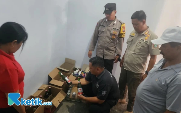Thumbnail Berita - Jual Miras Ilegal, Pemilik Toko di Kabupaten Malang Dikenakan Tipiring
