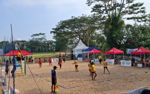 Thumbnail Berita - Derby di Final Voli Pantai Putri Porprov IX Kabupaten Malang vs Kota Malang! Siapa Cetak Sejarah?
