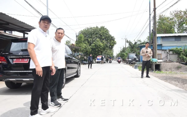 Thumbnail Berita - Pemkab Sidoarjo Gencar Betonisasi Jalan, Bupati Subandi Ajak Anggota DPRD Alokasikan Pokir