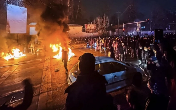 Thumbnail Berita - Makin Panas, Kelompok HAM Sebut Korban Tewas Demo Anti-Pemerintah Iran Tembus 500 Orang