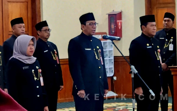 Thumbnail Berita - Mutasi Pemprov Jatim! Gubernur Khofifah Lantik 7 Pejabat Eselon II, Ini Daftar Namanya