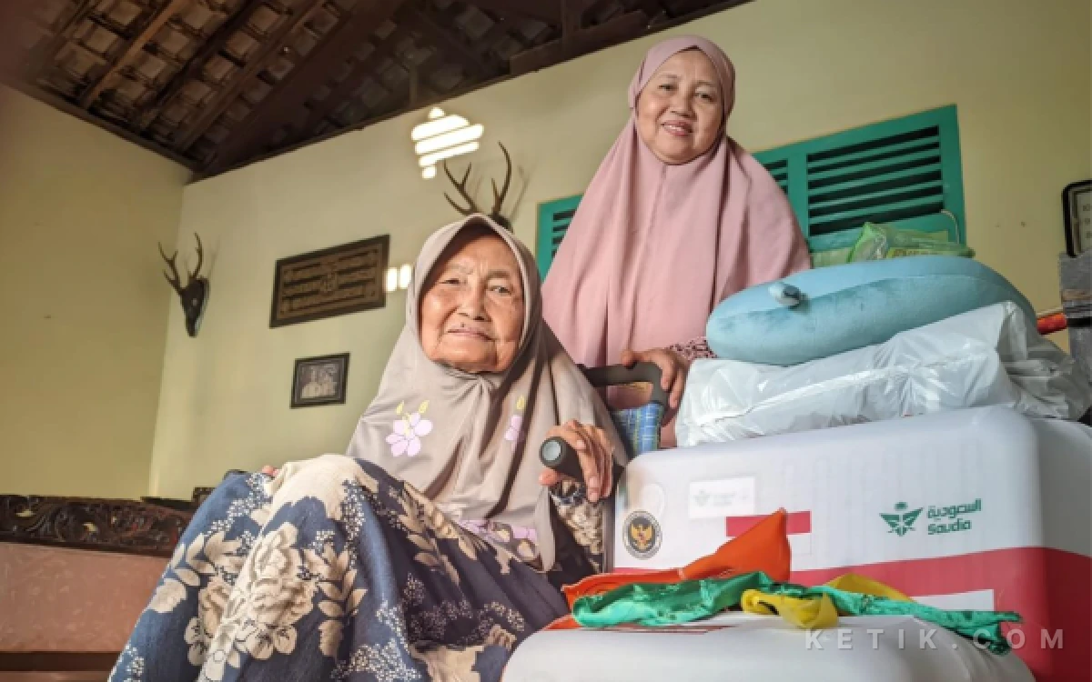 Thumbnail Berita - Di Usia 86 Tahun, Penjual Kain Keliling Ini Jadi Jamaah Haji Tertua Pacitan