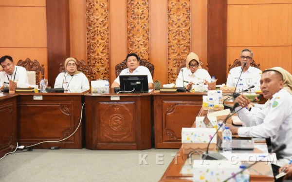 Thumbnail Berita - Bupati Subandi Perintahkan Dinas dan Camat Bekerja Simultan, Ini Daftar Jalan Rusak di Sidoarjo