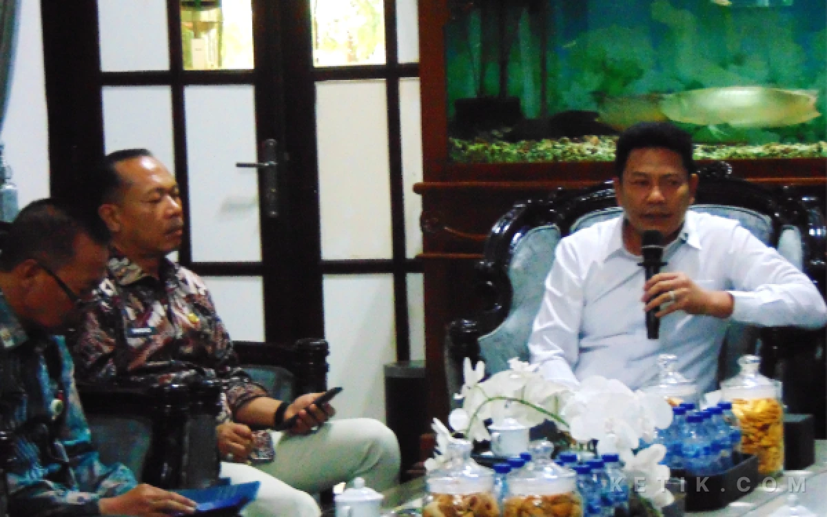 Thumbnail Berita - Buruh Sidoarjo Sampaikan Empat Permintaan, Bupati Subandi Setujui Semua