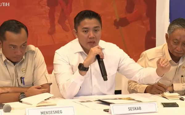 Thumbnail Berita - Minta Influencer Tidak Kritis Berlebihan, Seskab Teddy: Jangan Bangun Narasi Pemerintah Tak Bekerja