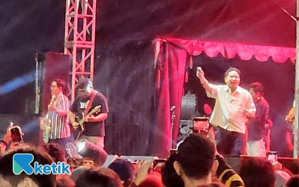 Thumbnail Berita - Ambyar! Guyon Waton Sukses Galaukan Ribuan Remaja Surabaya