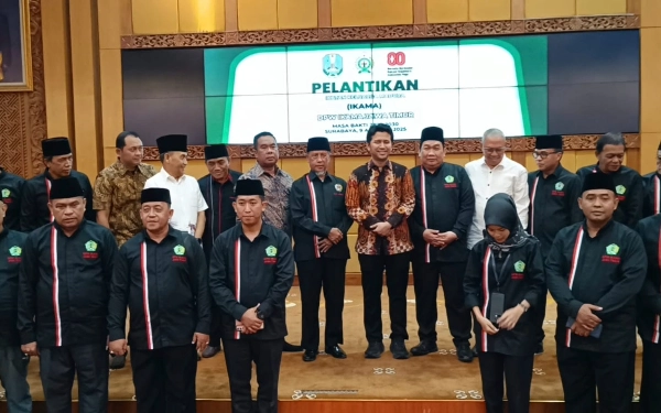 Thumbnail Berita - Eric Hermawan Dilantik Pimpin IKAMA Jatim, Emil Dardak Puji Semangat Juang Warga Madura