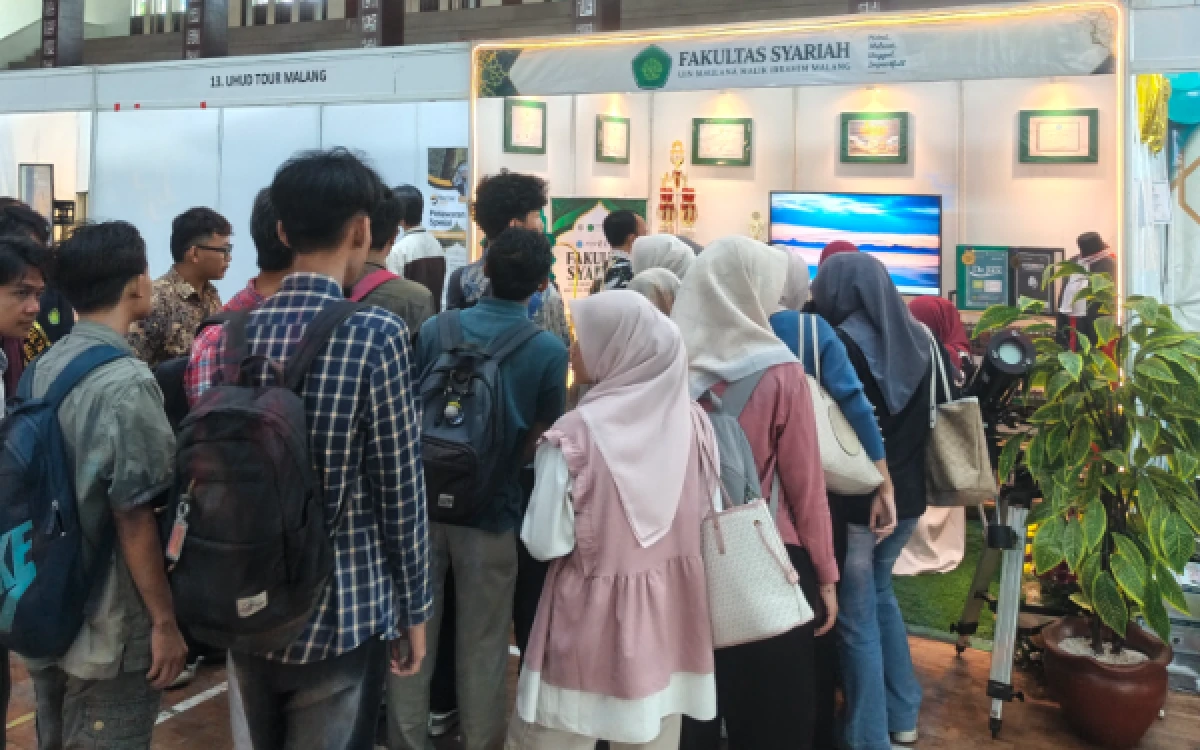 Foto Pengunjung memadati stan Fakultas Syariah UIN Malang di MAESTRO 2026, Kamis, 1 Oktober 2026. (Foto: Fakultas Syariah UIN Malang)