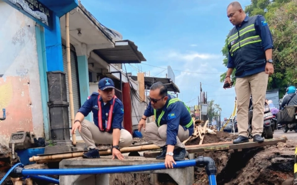 Thumbnail Berita - Gangguan Akibat Proyek Drainase, Tugu Tirta Kota Malang Gerak Cepat Lakukan Penanganan