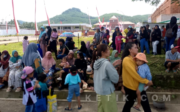 Thumbnail Berita - Momen Bersejarah! Warga Malang Antusias Sambut Presiden Prabowo Resmikan SMA Taruna Nusantara