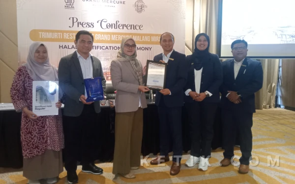 Thumbnail Berita - Sudah Terapkan Standar Halal Sejak Awal, Trimurti Restaurant Grand Mercure Malang Mirama Kini Resmi Bersertifikat