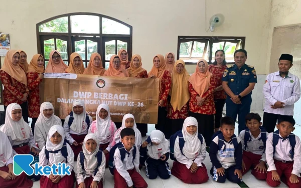 Thumbnail Berita - Peringati HUT Ke-26 DWP, Kantor KSOP Kelas IV Panarukan Situbondo Gelar Bakti Sosial