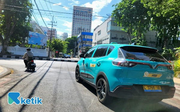 Thumbnail Berita - Bye-bye Polusi! Taksi Listrik Surabaya Mengaspal, Solusi Ngetrip Hemat dan Bebas Emisi