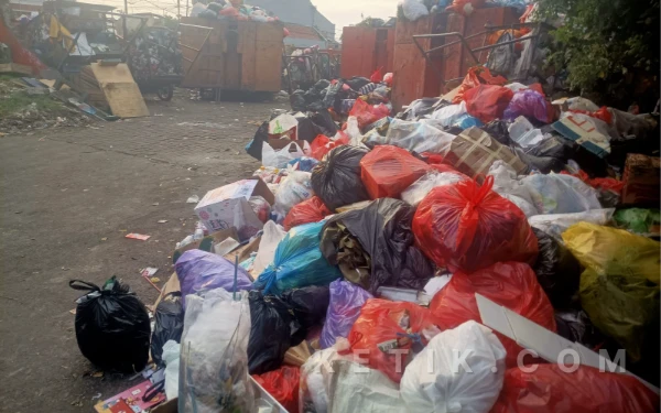 Thumbnail Berita - Idulfitri 1447 H, Sampah di TPS Kota Surabaya Membeludak