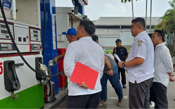 Thumbnail Berita - Dituding Kurangi Takaran, Polres Malang Lakukan Pengecekan di SPBU Patal Lawang