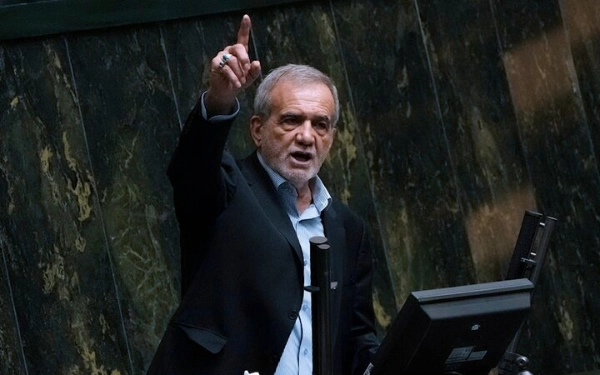 Thumbnail Berita - Presiden Iran Pecat Wapres Gara-Gara Liburan Mewah ke Antartika