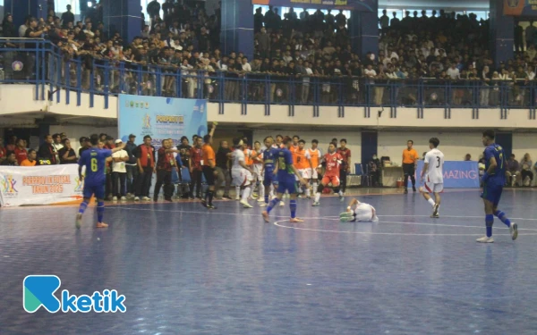 Thumbnail Berita - Ricuh Final Futsal Porprov Jatim! Kota Malang vs Surabaya Memanas, Walikota Walk Out