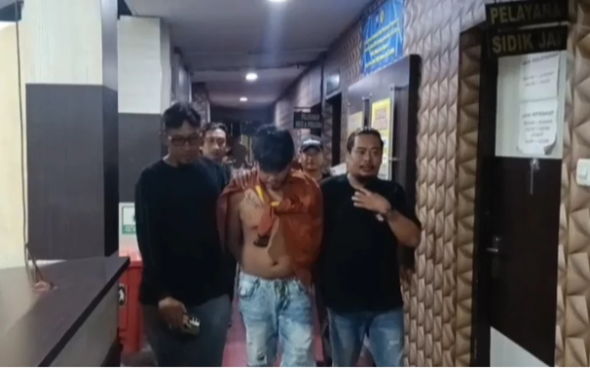 Thumbnail Berita - Kabur Ke Rumah Istrinya, Pelaku Curanmor Lumajang Dibekuk di Jombang