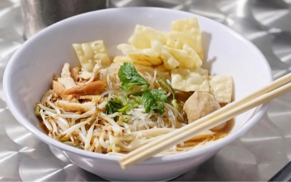 Thumbnail Berita - Spot Mi Thailand Viral di Malang! Kedai Milenium Tawarkan Harga Mahasiswa Rasa Juara