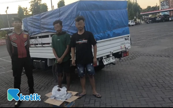 Thumbnail Berita - Patroli Samapta Polres Situbondo Amankan Puluhan Botol Arak Siap Edar