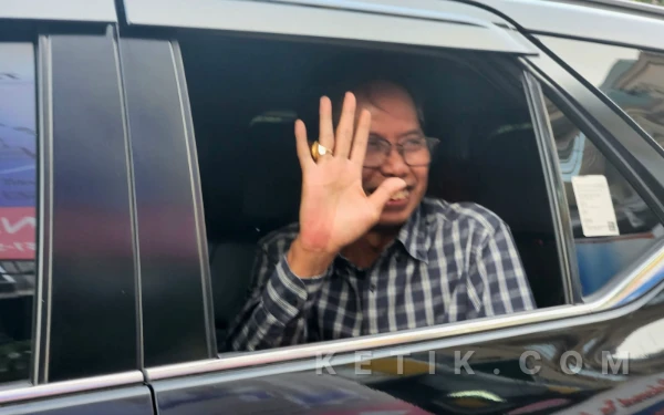 Thumbnail Berita - Cak Awi Berpulang! Dikenal Loyalis dan Terkenal Sabar, Ucapan Belasungkawa Mengalir