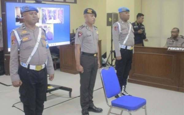 Thumbnail Berita - Brimob yang Aniaya-Bunuh Pelajar di Tual Resmi Dipecat, Keputusan Masih Bisa Dibatalkan