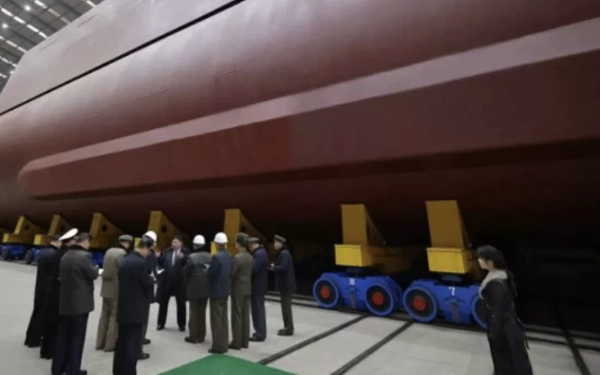 Thumbnail Berita - Tandingi Korsel, Korut Pamer Kembangkan Kapal Selam Tenaga Nuklir