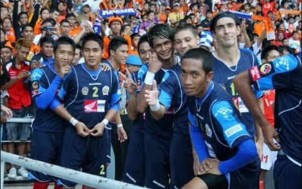 Thumbnail Berita - Gelar ISL 2009-2010, Momen Heroik Arema dan Kebanggaan Malang yang Abadi