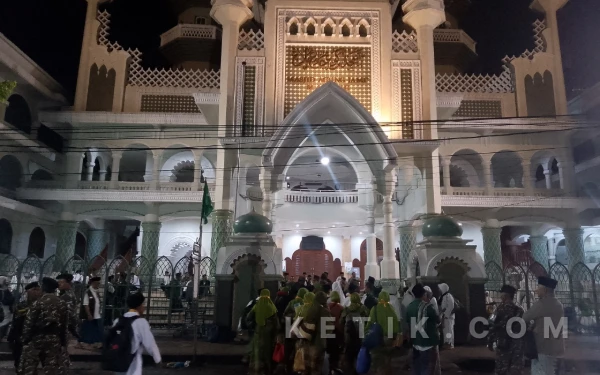 Thumbnail Berita - Masjid Agung Jami Malang Dipadati Jemaah Mujahadah Kubro 1 Abad NU