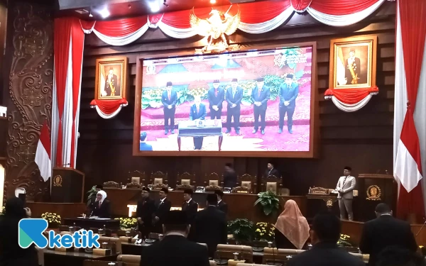 Thumbnail Berita - Raperda RPJMD 2024-2029 Disahkan, Gubernur Khofifah Apresiasi Kolaborasi dan Sinergi Eksekutif-Legislatif Wujudkan Kesejahteraan di Jatim