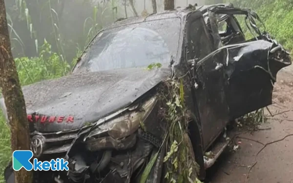 Thumbnail Berita - Mobil Fortuner Masuk Jurang Ngadas Kabupaten Malang, 2 Penumpang Tewas