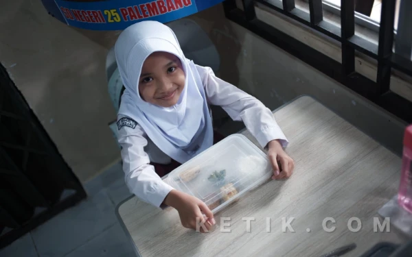 Thumbnail Berita - Distribusi MBG Disetop saat Libur Lebaran, BGN: Negara Irit Anggaran Rp5 Triliun