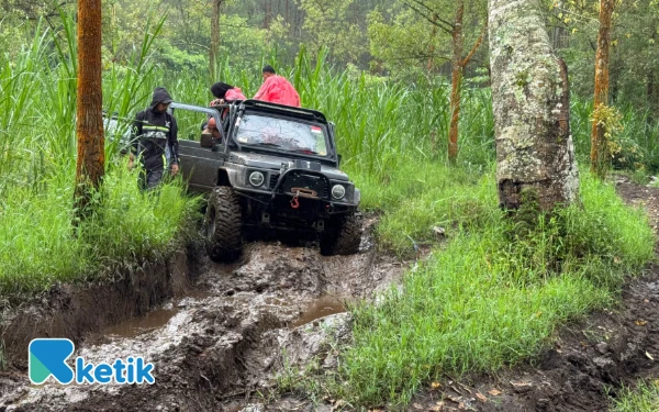 Thumbnail Jalur offroad yang ekstrem di Coban Talun Batu. (Foto: Dok. Ketik.com)