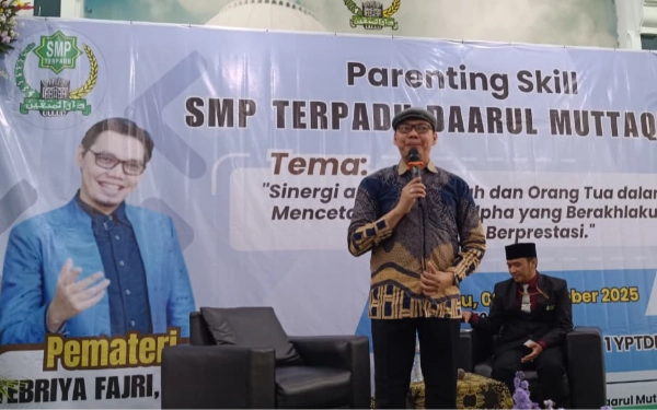 Thumbnail Berita - SMP Terpadu Daarul Muttaqien Surabaya Ajak Orang Tua Berkolaborasi dalam Mendidik Anak Lewat Pelatihan Parenting