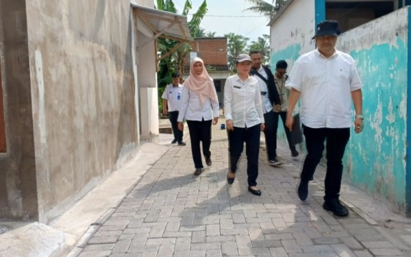 Thumbnail Berita - DPKPCK Kabupaten Malang Bangun Puluhan Jalan Lingkungan, Ubah Jalan Tanah Jadi Paving