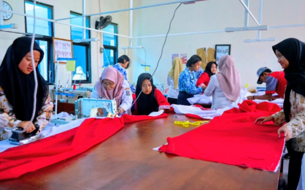 Thumbnail Berita - SMK Negeri 7 Malang Perkuat Kerja Sama Industri, Cetak Lulusan Siap Kerja
