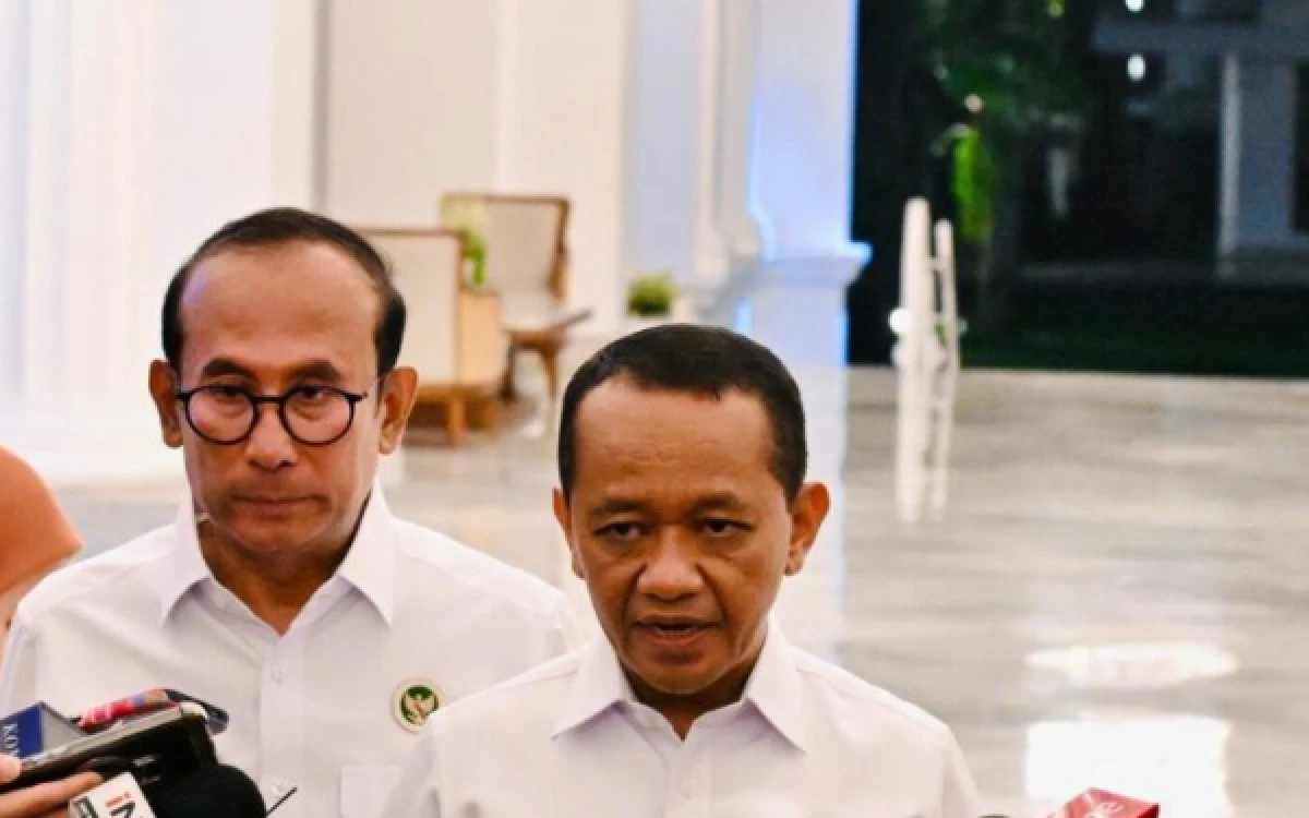 Thumbnail Berita - Bahlil ke Pengguna Mobil Mewah: Pakailah Hati, Jangan Gunakan BBM Subsidi