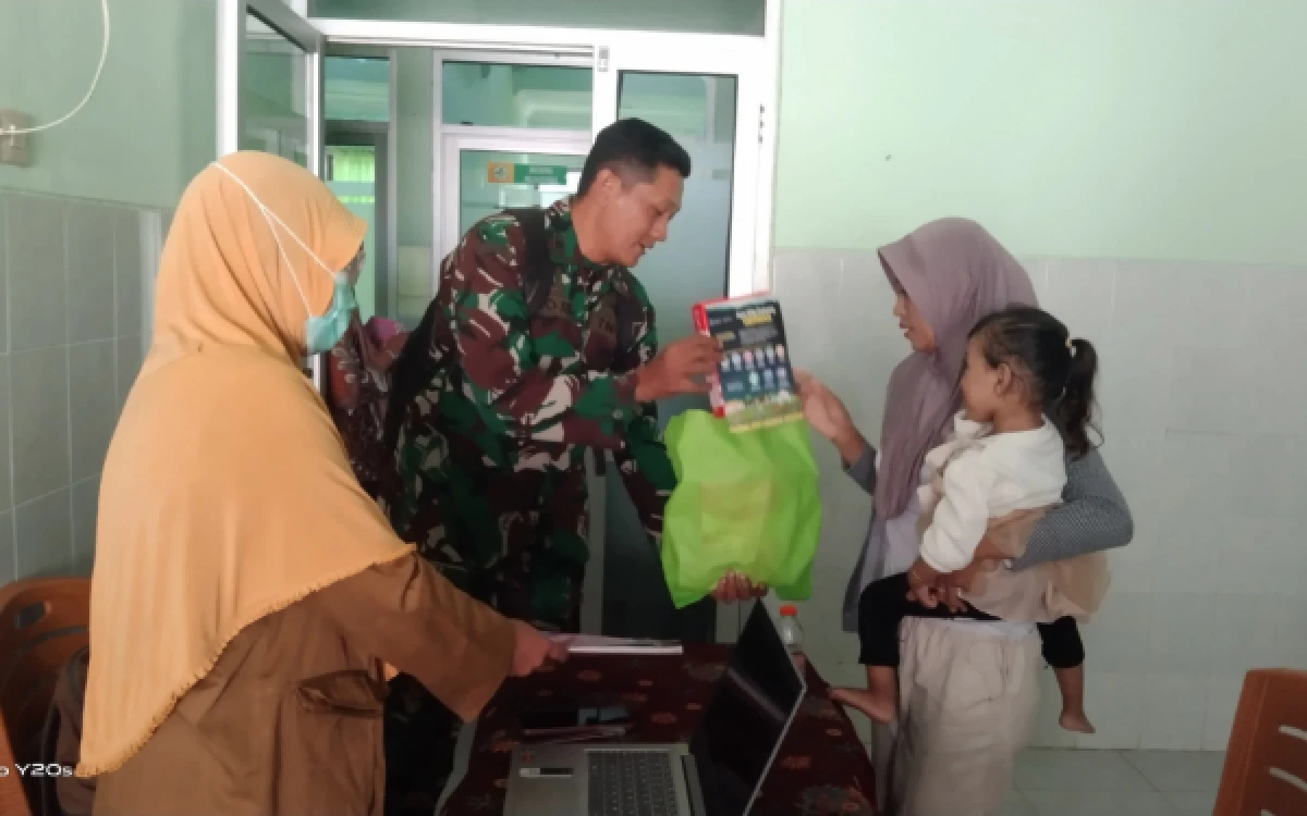 Thumbnail Berita - Tekan Stunting, Satgas TMMD Ke-128  Kodim 0820 Probolinggo Gelar Pemberian Nutrisi di Puskesmas Maron
