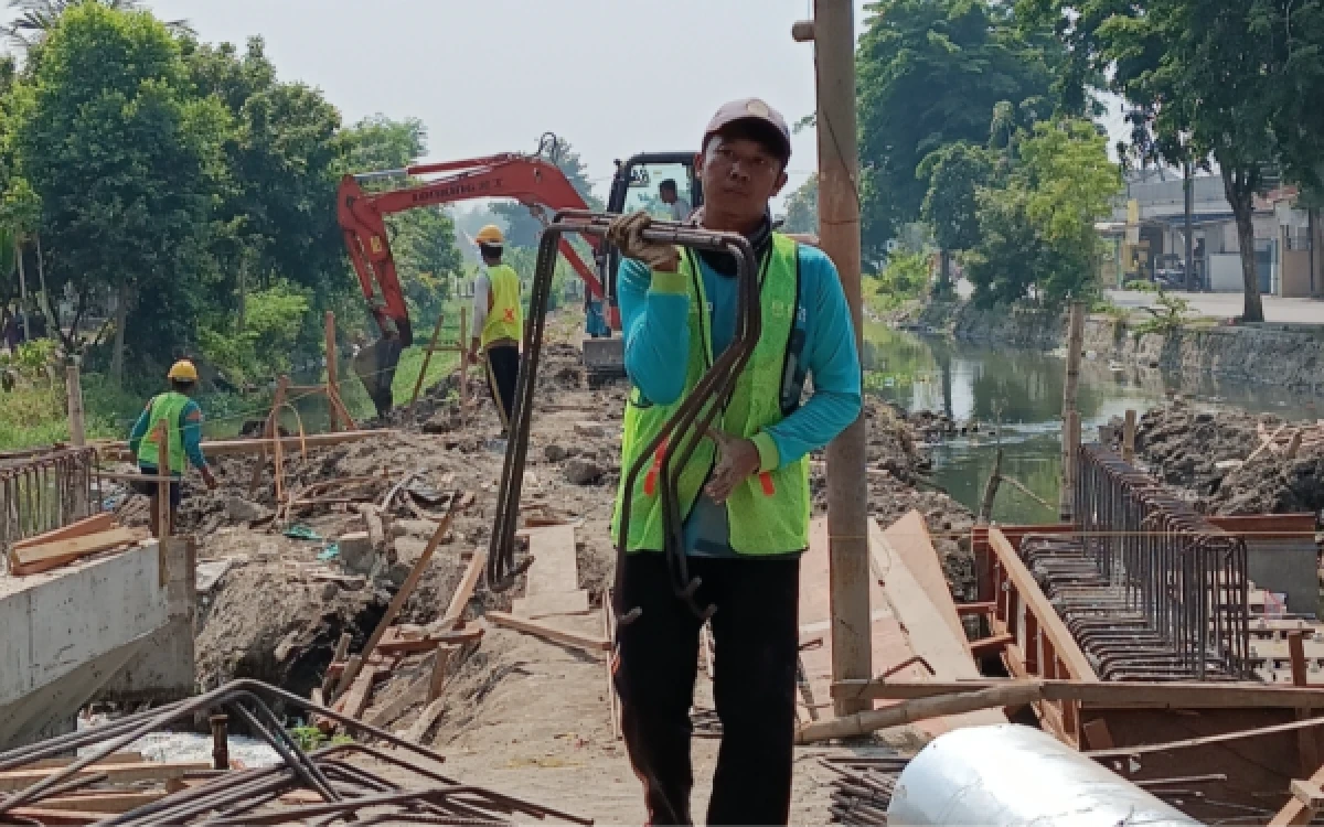 Thumbnail Berita - Cegah Proyek Terlambat di Sidoarjo, Bupati Subandi Perintahkan Pejabat dan Pengawas Sering Sidak