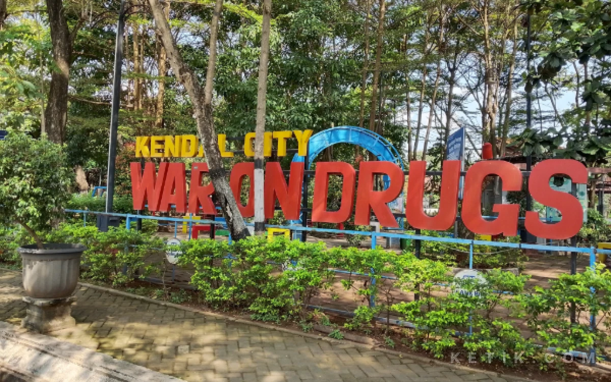 Thumbnail Berita - Menikmati Sejuknya Taman Gajah Mada Kendal, Oase Rindang yang Jadi Favorit Ibu-Ibu Bersantai