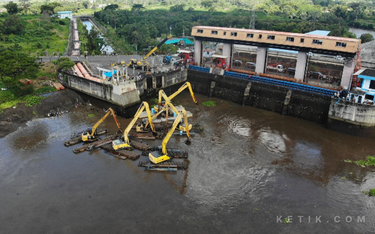 Thumbnail Berita - PJT I Siapkan Flushing Wlingi-Lodoyo Mulai 18 Mei, Warga Diminta Jauhi Sungai Brantas