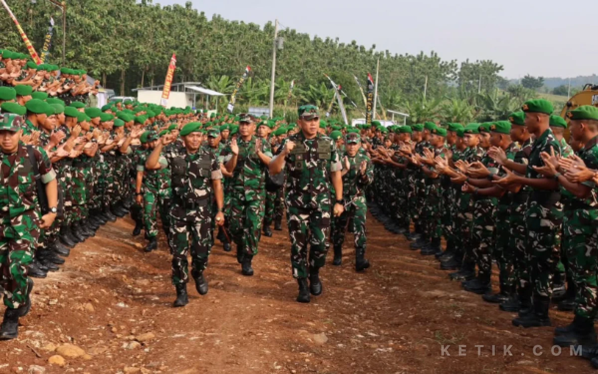 Thumbnail Berita - Perkuat Soliditas TNI, Pangdam IV/Diponegoro Tinjau Kesiapan Prajurit Yon TP 935/Satria Bahurekso Kendal
