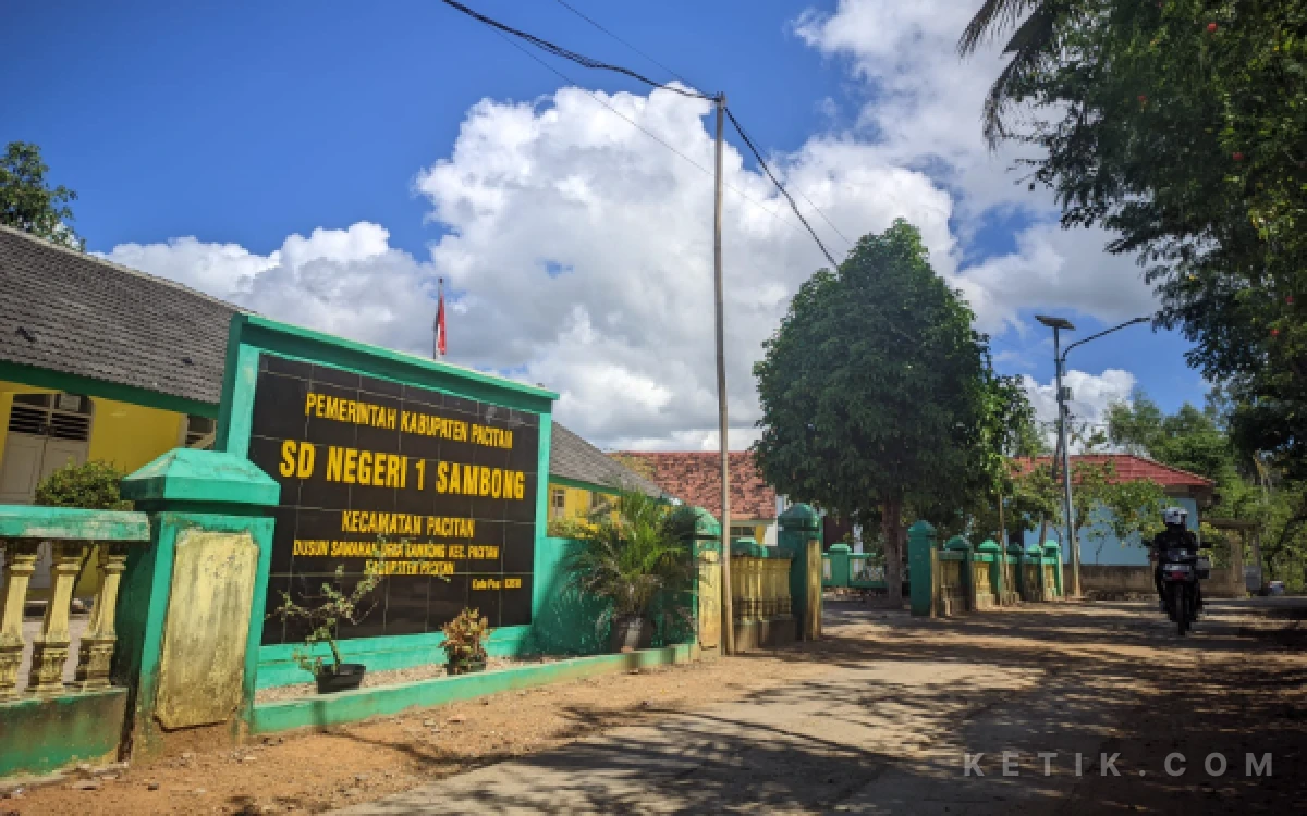 Thumbnail Berita - Duh! Gegara Jalan Rusak SDN 1 Sambong Pacitan Hanya Dapat Satu Murid Baru