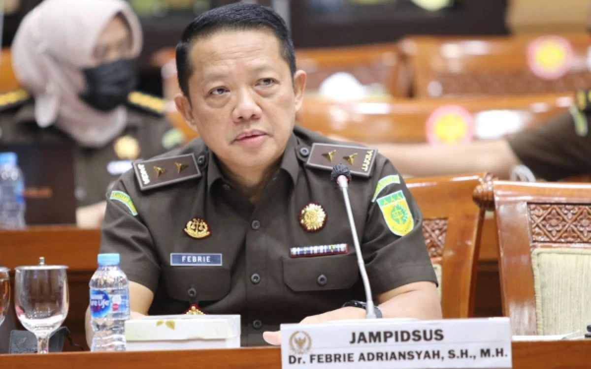Thumbnail Berita - Alasan Kejagung Ambil Alih Tiga Perkara Korupsi yang Seret Nama Febrie Adriansyah dari Polri