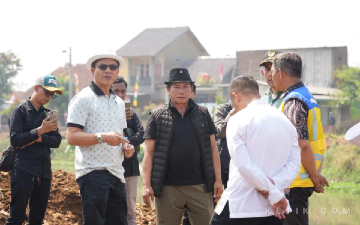 Thumbnail Berita - Bupati KDS Manfaatkan Musim Kemarau Percepat Penanganan Sedimentasi Sungai