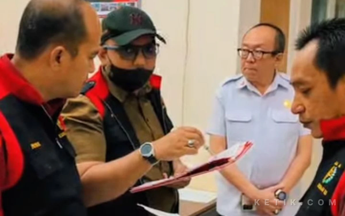 Thumbnail Berita - Dugaan Korupsi Mobil Ambulans Canggih Rp8,4 M, Kejari Geledah Kantor Dinkes Kabupaten Malang