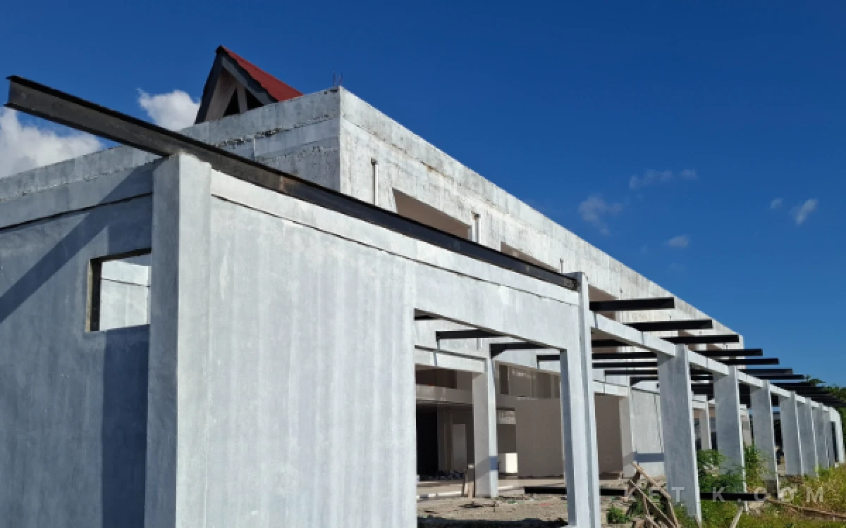 Foto Bangunan terminal tunggu pelabuhan semut yang sementara dirampungkan (Foto: Mursal/Ketik.com)