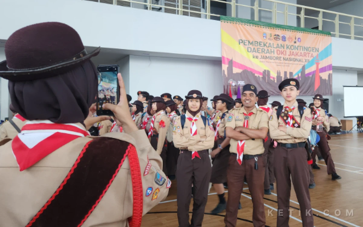 Foto Peserta pembekalan kontingen DKI Jakarta menuju Jamnas XII berpose usai mengikuti briefing materi di Gedung Dispora DKI Jakarta, Sabtu, 6 Juni 2026. (Foto: Naufal/Ketik.com)