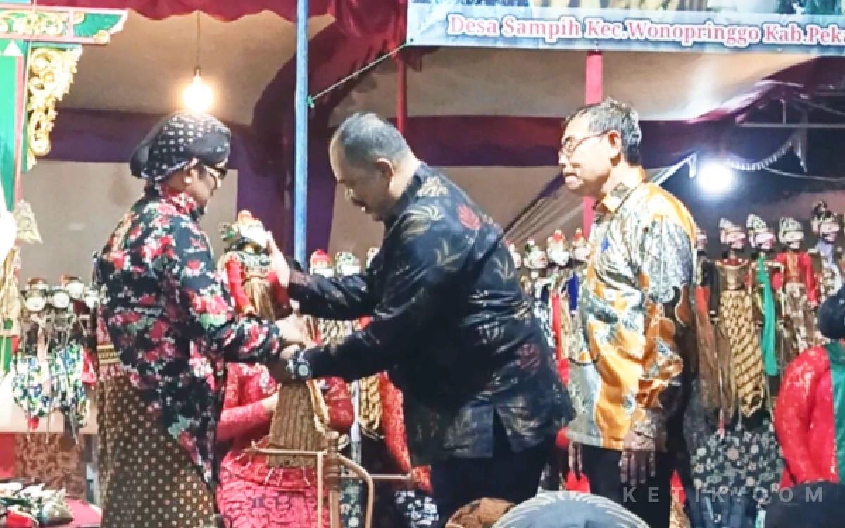 Thumbnail Berita - Perdana Setelah 24 Tahun, Sedekah Bumi di Ketanonageng Pekalongan Dimeriahkan Wayang Golek